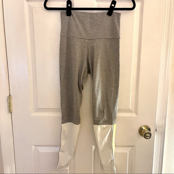 SIZE XS/L | Onzie matching workout set with stripe detail - Picture 4 of 4